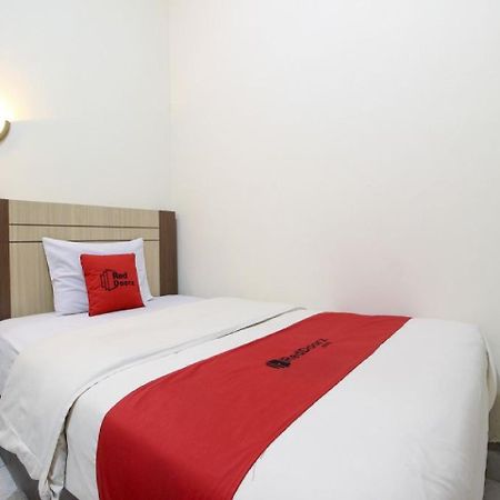Reddoorz Plus Near Stadion Mandala Krida Yogyakarta Eksteriør billede