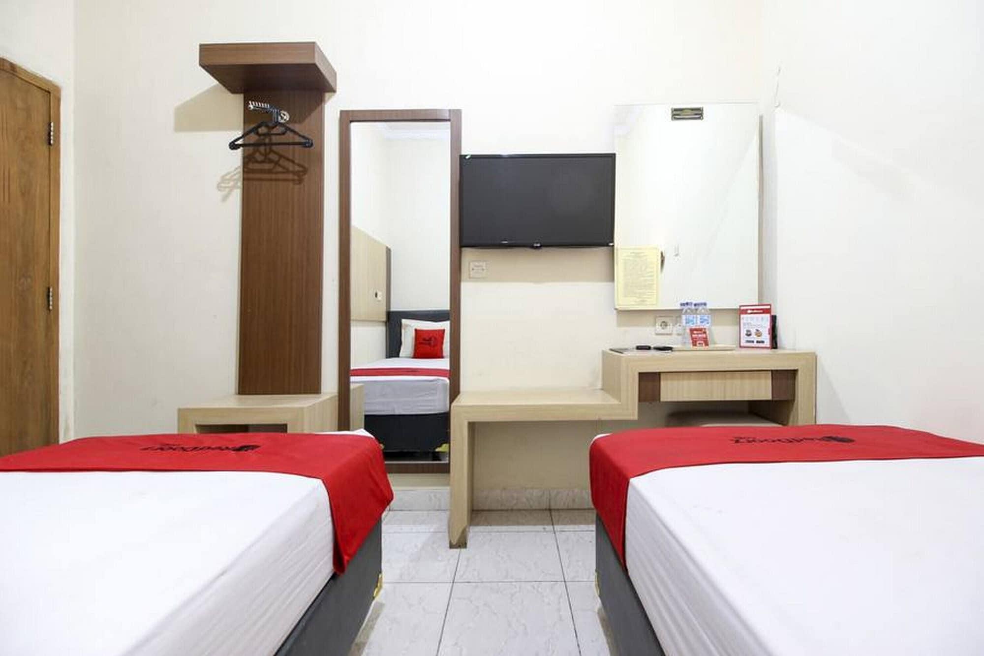 Reddoorz Plus Near Stadion Mandala Krida Yogyakarta Eksteriør billede