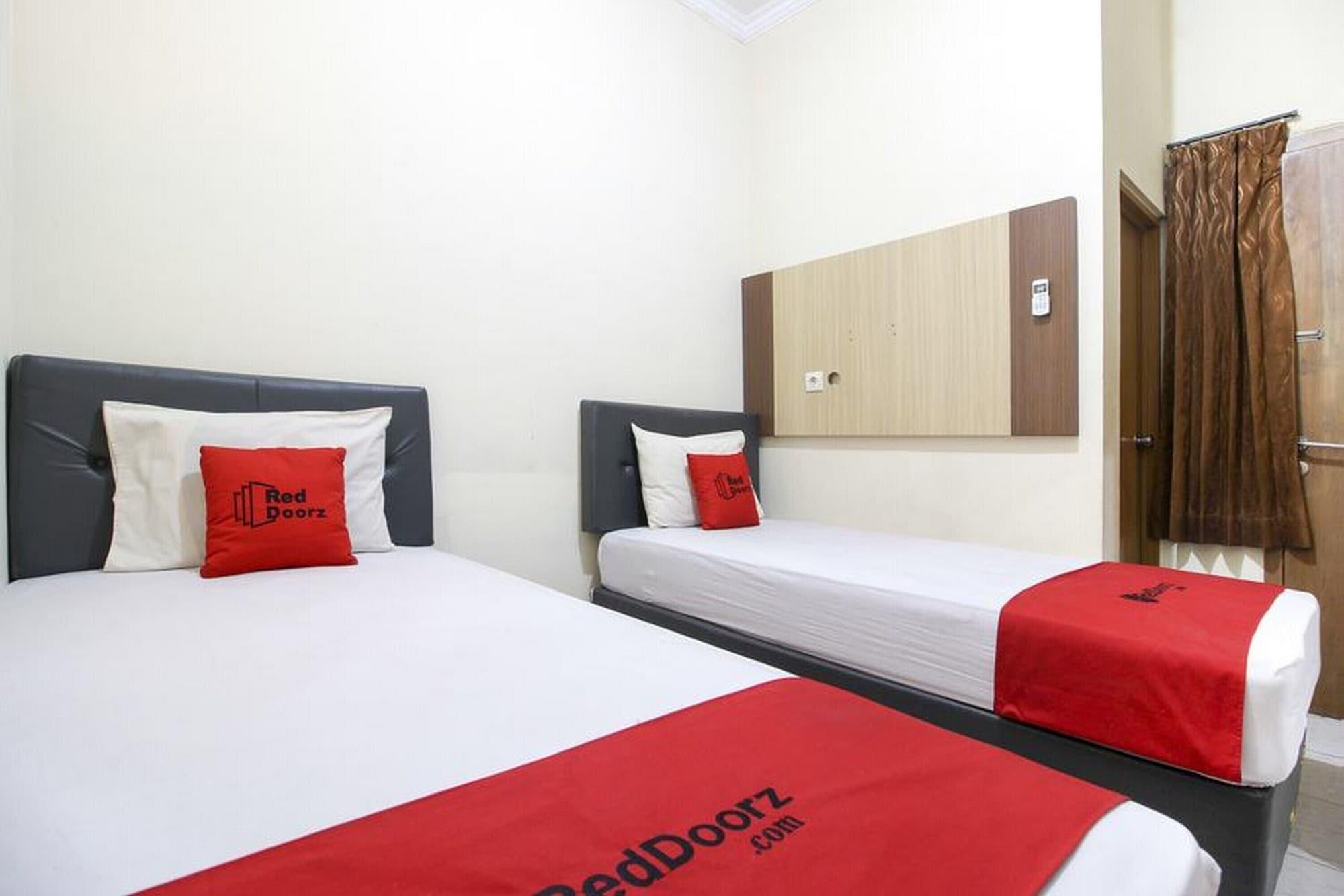 Reddoorz Plus Near Stadion Mandala Krida Yogyakarta Eksteriør billede