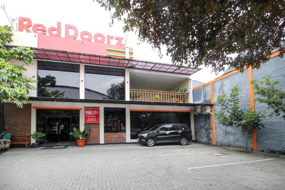 Reddoorz Plus Near Stadion Mandala Krida Yogyakarta Eksteriør billede