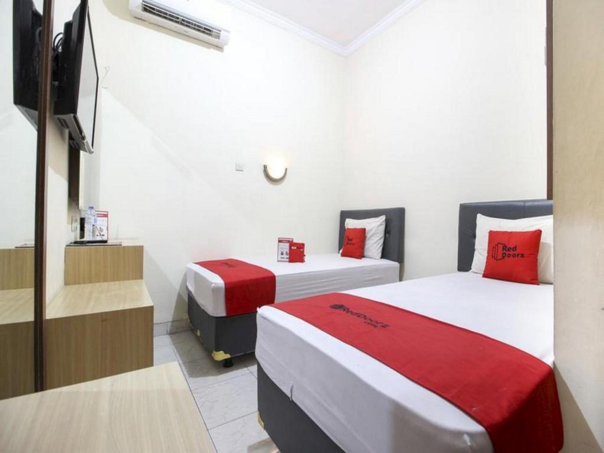 Reddoorz Plus Near Stadion Mandala Krida Yogyakarta Eksteriør billede