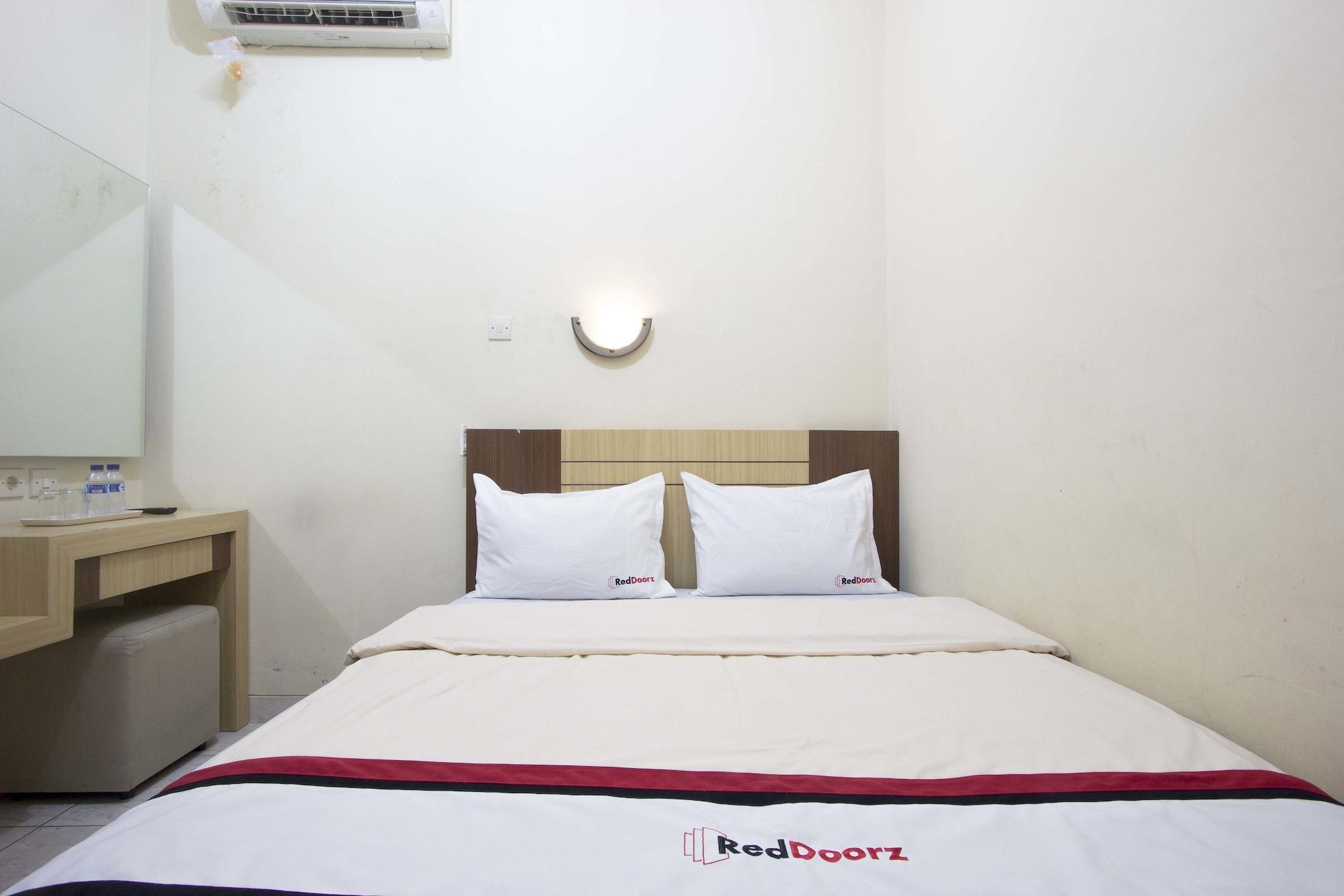 Reddoorz Plus Near Stadion Mandala Krida Yogyakarta Eksteriør billede