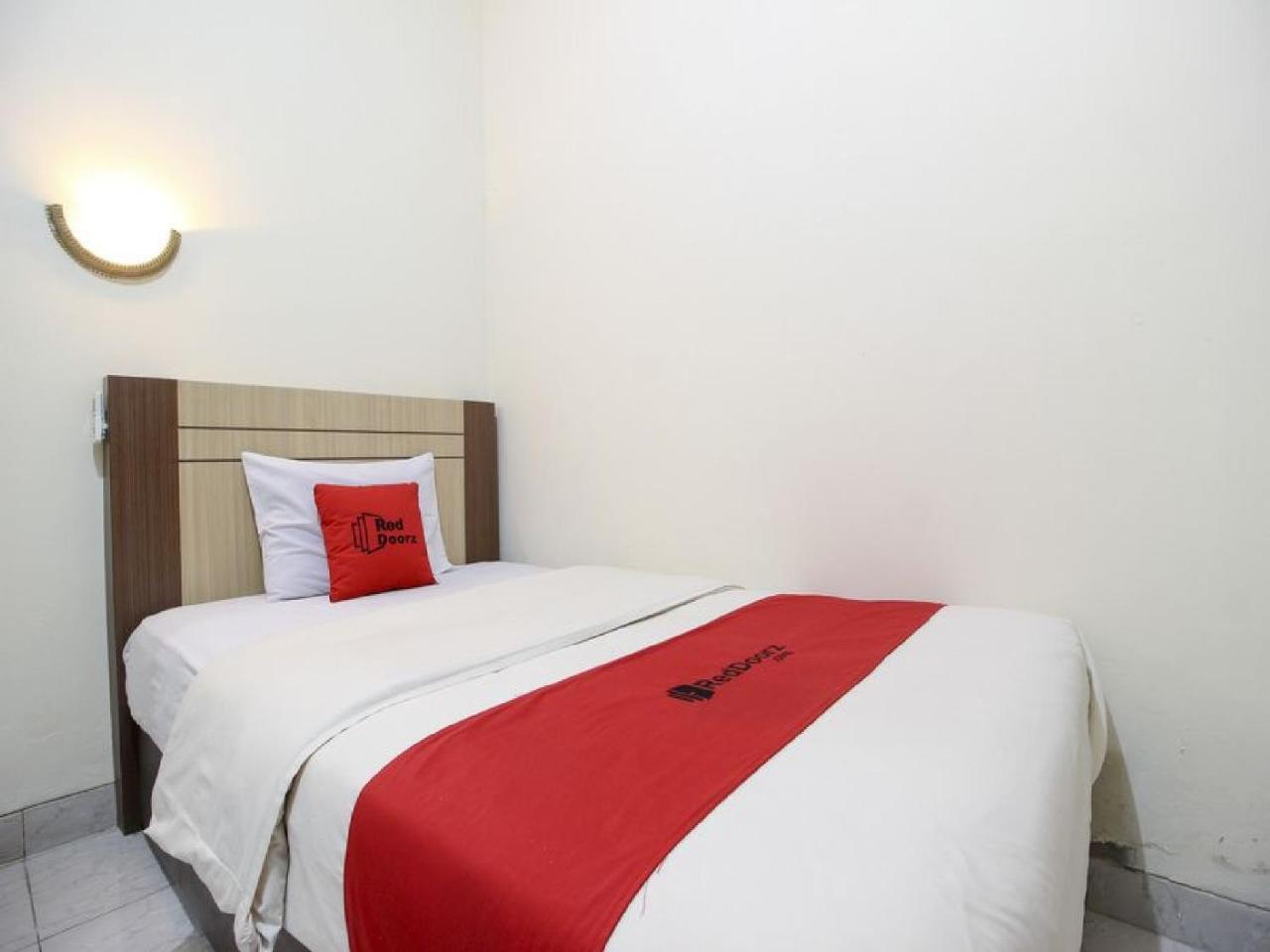 Reddoorz Plus Near Stadion Mandala Krida Yogyakarta Eksteriør billede