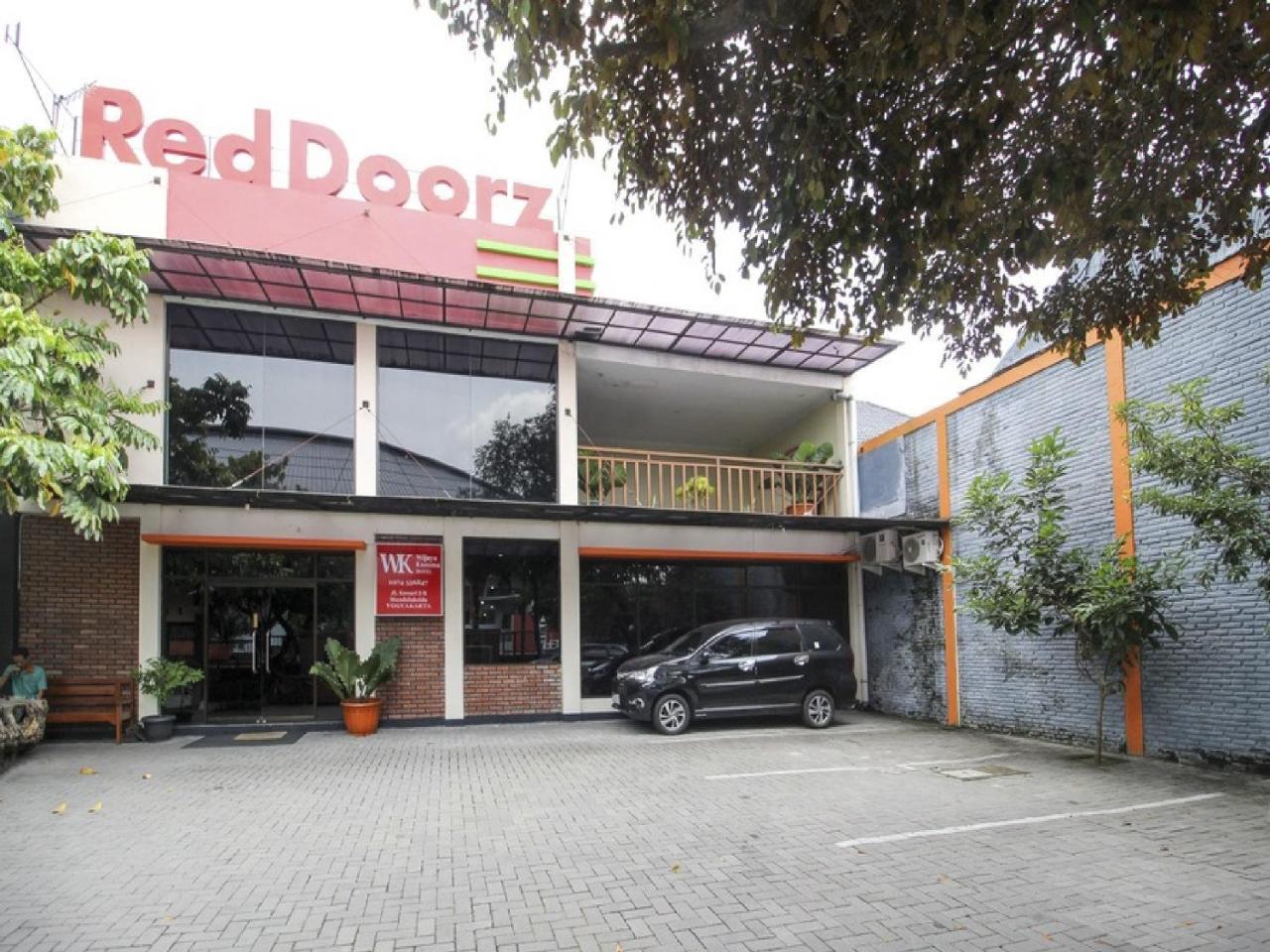 Reddoorz Plus Near Stadion Mandala Krida Yogyakarta Eksteriør billede