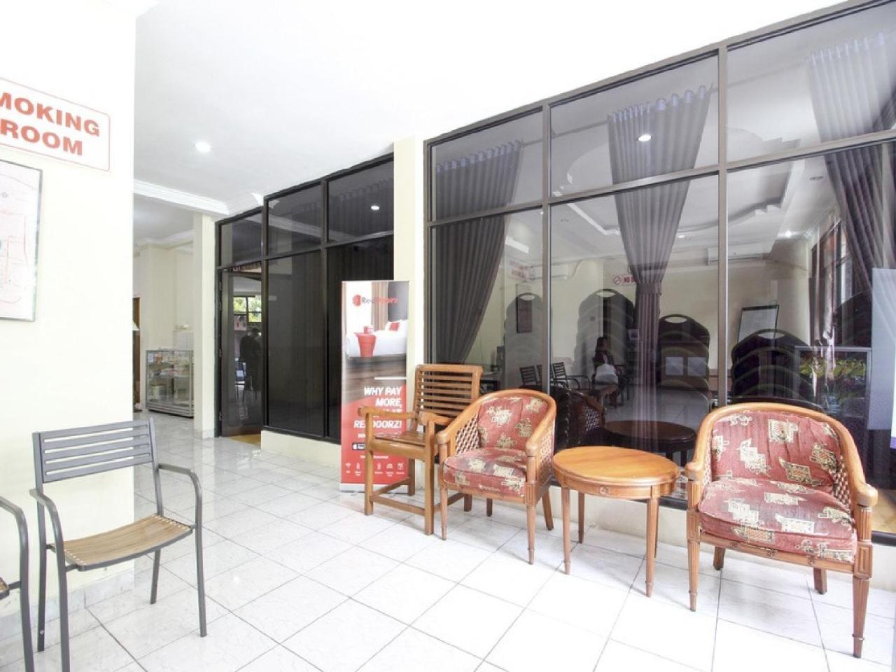Reddoorz Plus Near Stadion Mandala Krida Yogyakarta Eksteriør billede
