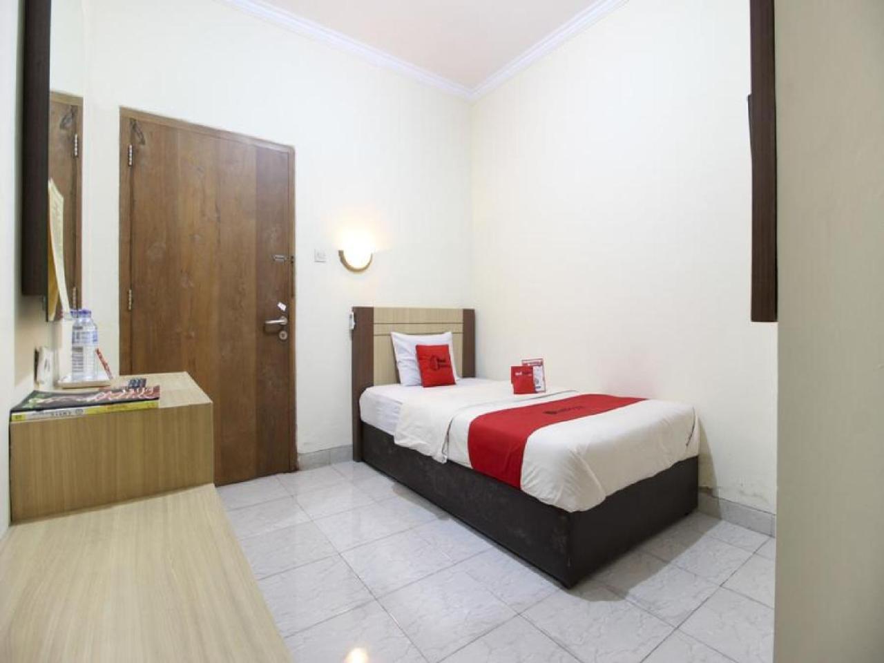 Reddoorz Plus Near Stadion Mandala Krida Yogyakarta Eksteriør billede