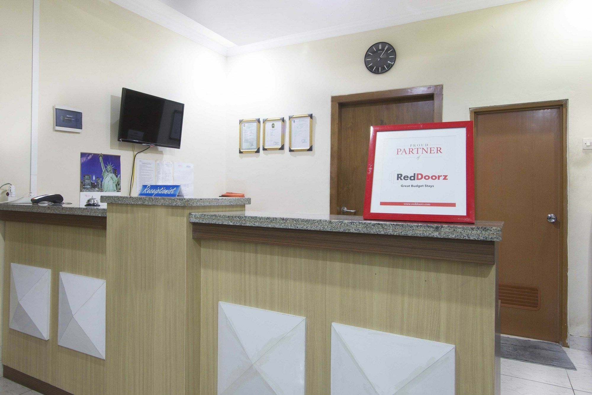 Reddoorz Plus Near Stadion Mandala Krida Yogyakarta Eksteriør billede