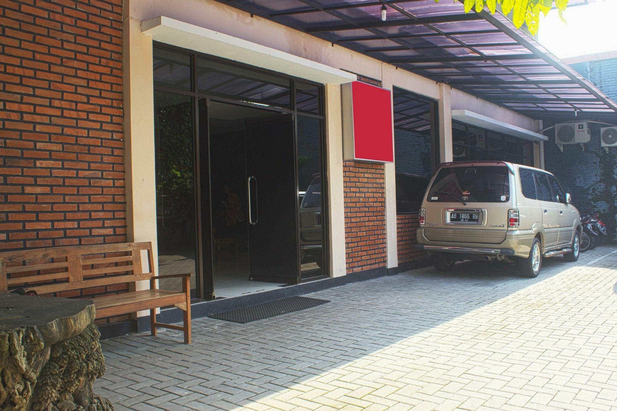 Reddoorz Plus Near Stadion Mandala Krida Yogyakarta Eksteriør billede