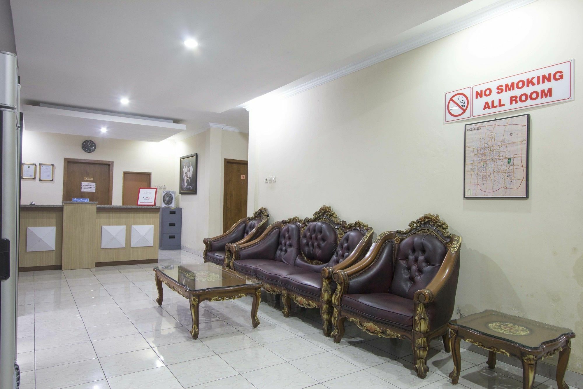 Reddoorz Plus Near Stadion Mandala Krida Yogyakarta Eksteriør billede
